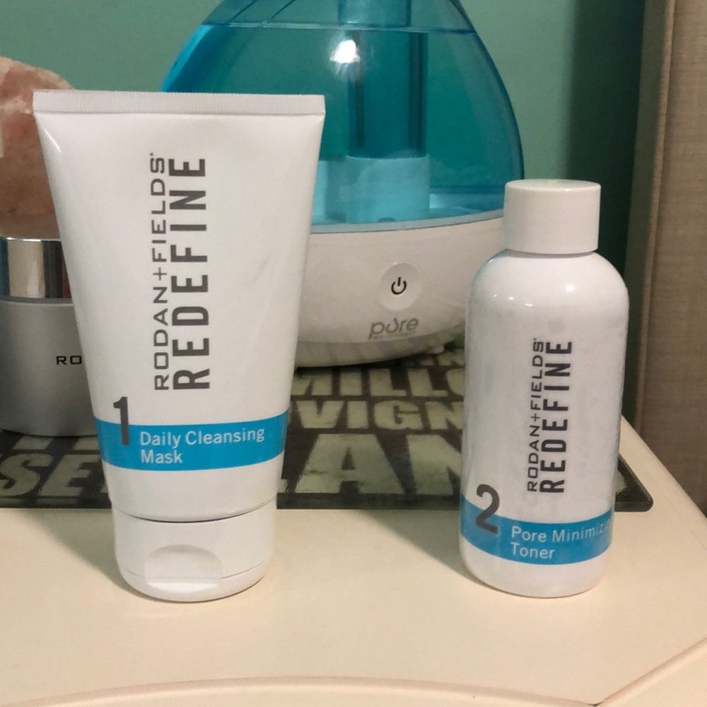 Redefine face was and pore toner